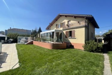 Votre Nouveau Havre de Paix : Maison avec Piscine et Grand Jardin
