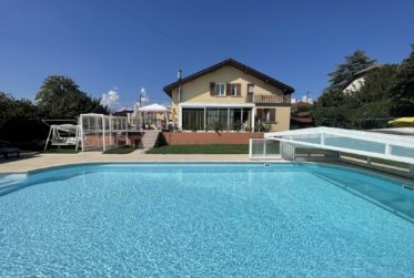 Votre Nouveau Havre de Paix : Maison avec Piscine et Grand Jardin