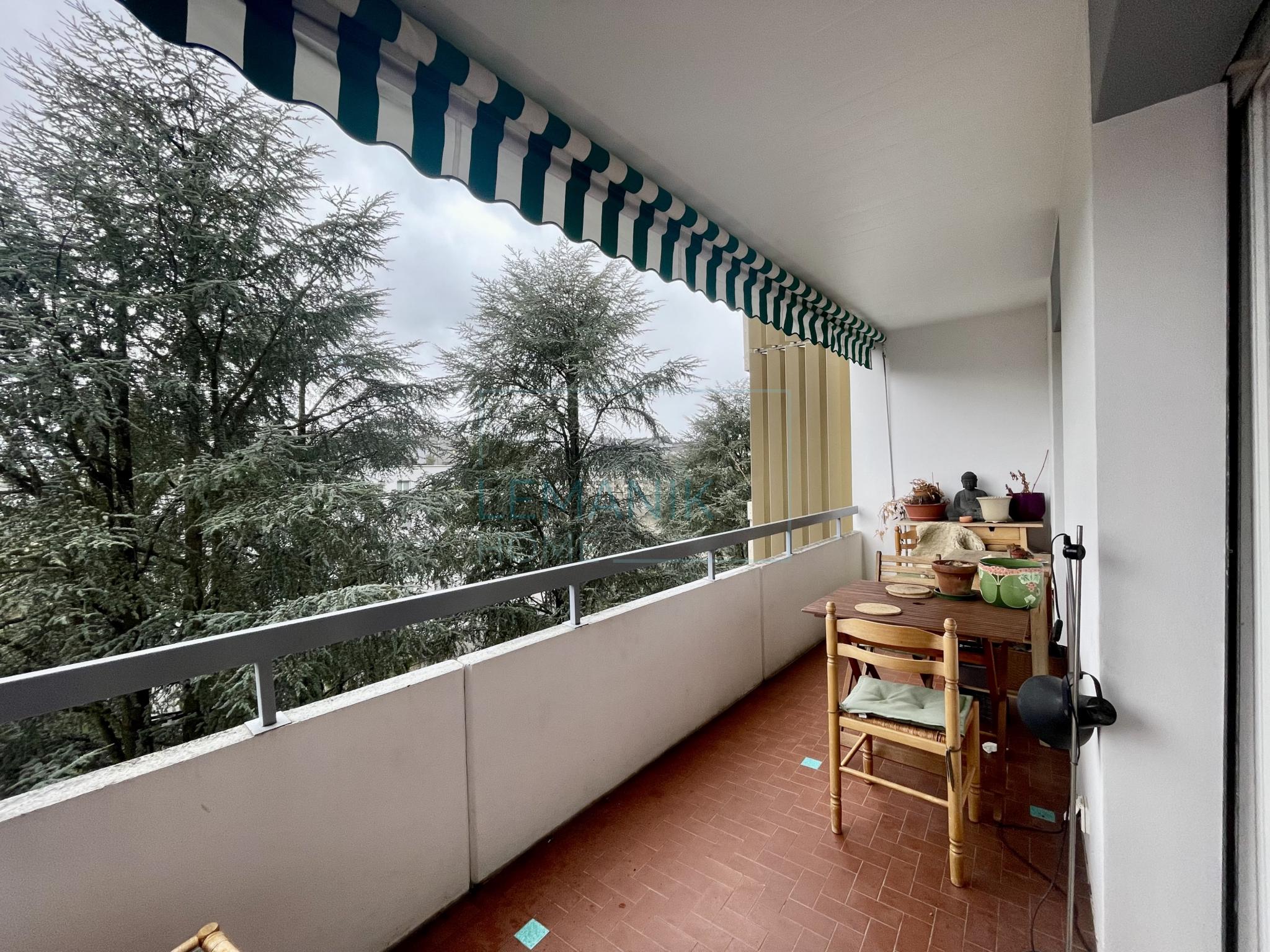 Centre ville - 5 pièces traversant avec extérieurs