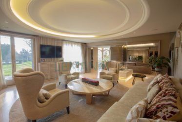 Écrin de Luxe : Villa de Maître d'Exception avec Piscine et Jardin Paradisiaque à Conches