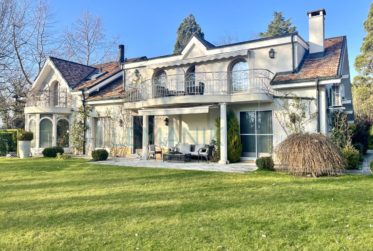 Écrin de Luxe : Villa de Maître d'Exception avec Piscine et Jardin Paradisiaque à Conches