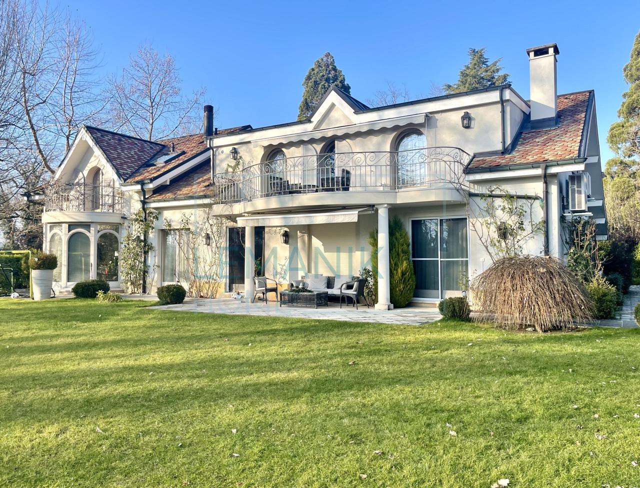 Écrin de Luxe : Villa de Maître d'Exception avec Piscine et Jardin Paradisiaque à Conches