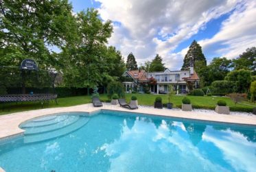 Écrin de Luxe : Villa de Maître d'Exception avec Piscine et Jardin Paradisiaque à Conches